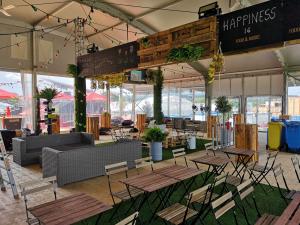 Akazie Bistrotisch 2